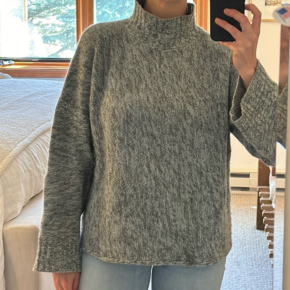 360 cashmere. 100% cashmere mock neck sweater. (heathered) blue. size small